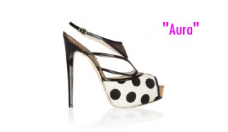 Sandále na jehlovém podpatku s puntíky. Podpatek 14 cm, platforma 2,5 cm. Cena 1,040 eur.