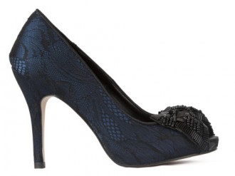 Elegantní modré lodičky zdobené krajkou a mašlí Paco Mena.