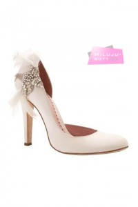 Krémové svatební lodičky s aplikací Emmy 2012 - Alicia